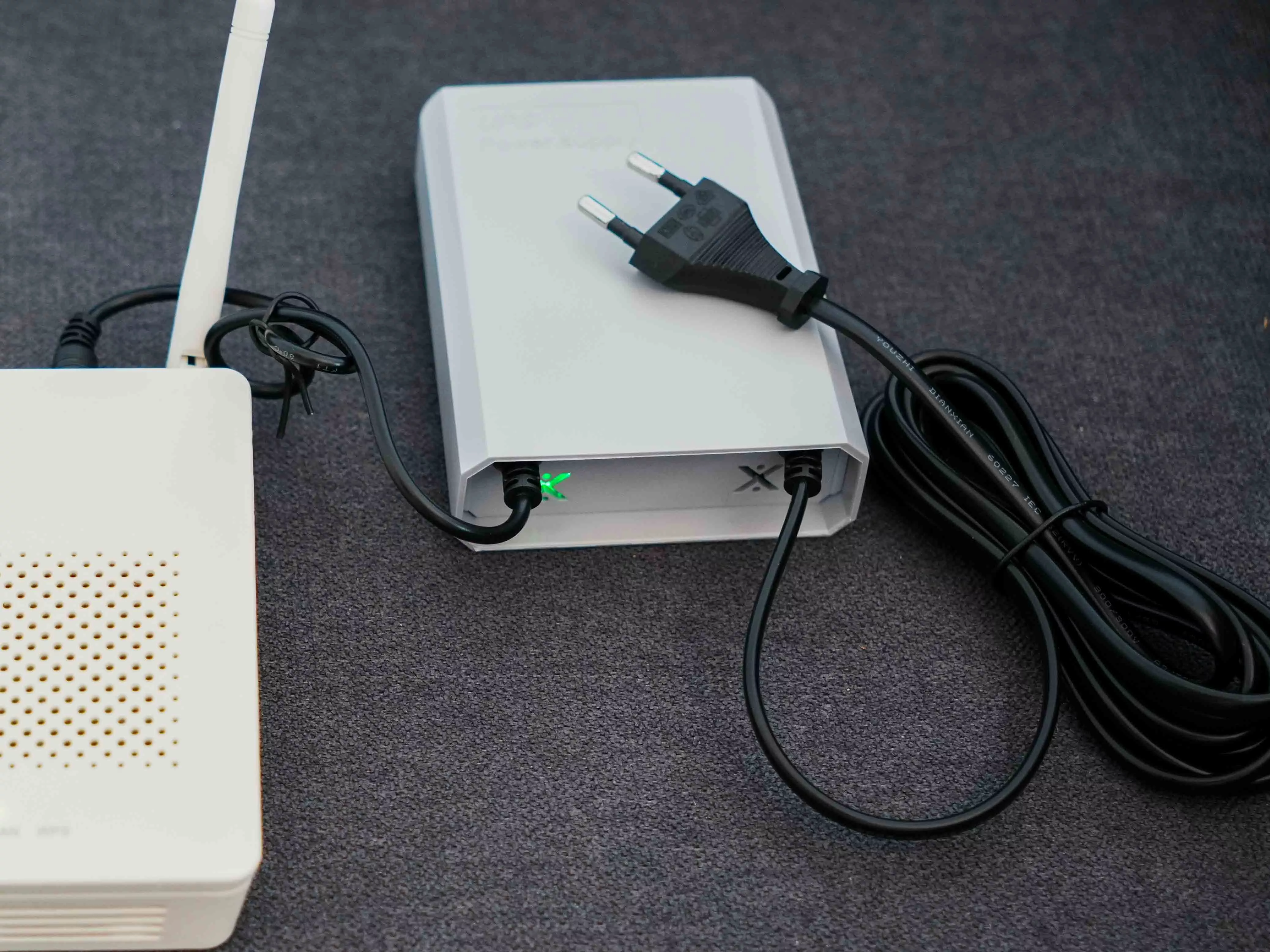 Mini DC UPS -- Model FN1004
